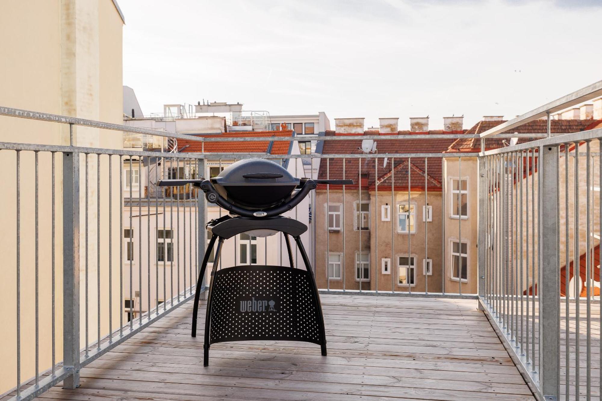 Symphony Apartments 42 - Modern Loft With Terrace And Grill In Central Location Bécs Kültér fotó